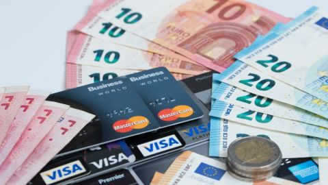 В Украине произошел массовый сбой в работе карт VISA: что известно