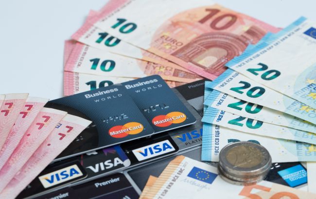 Санкційні банки РФ не зможуть випускати карти Visa і Mastercard