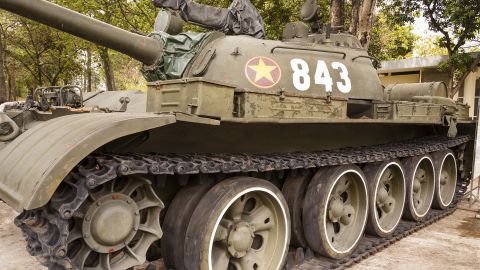 За прикладом України. У В'єтнамі модернізували танки Т-54 екранами від дронів