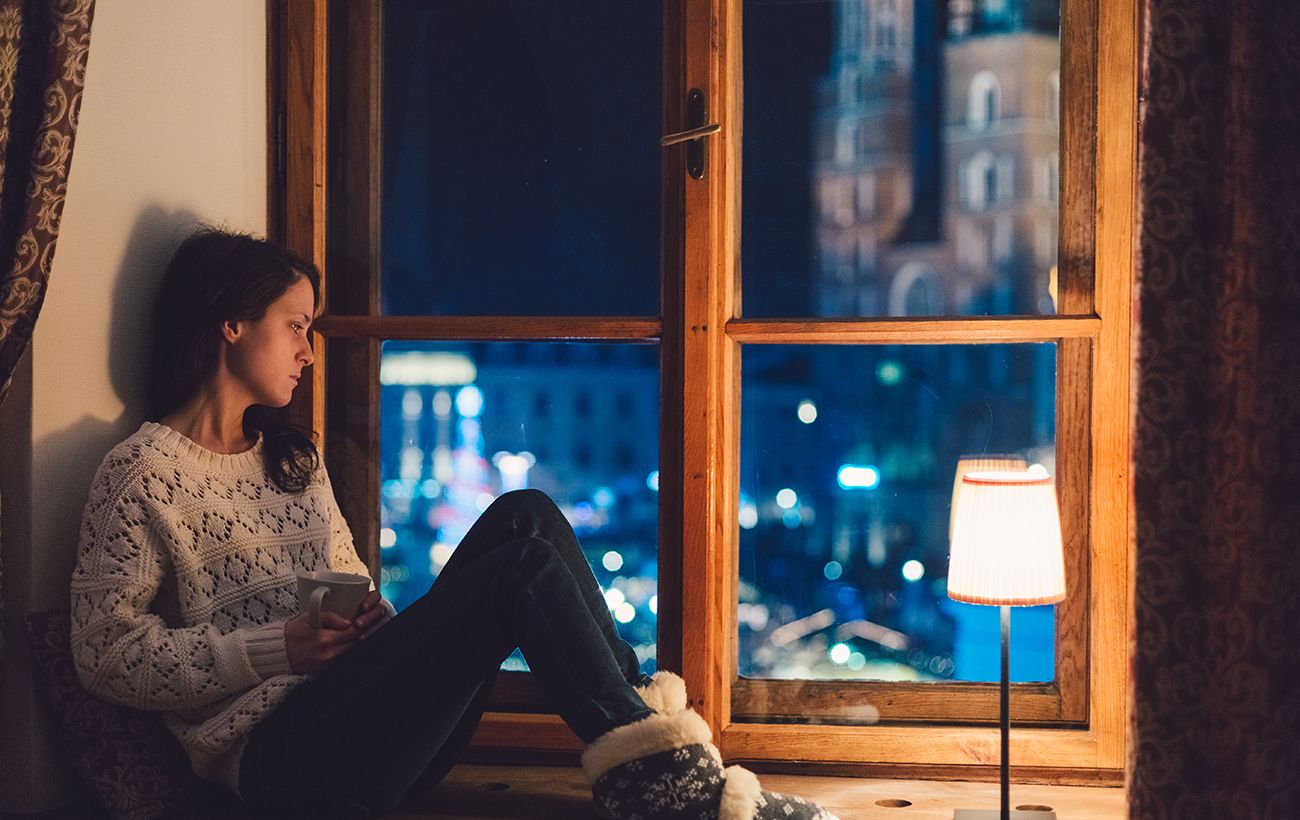 Вікно вночі стає чорним дзеркалом: чому предки боялися у нього дивитися