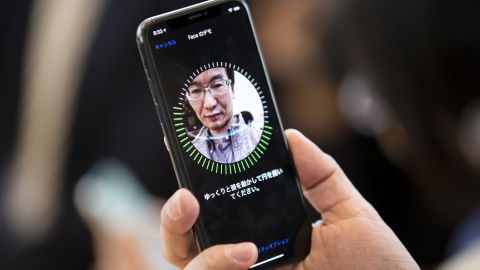 Apple планирует добавить функцию Face ID на все свои устройства, - Bloomberg