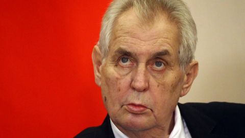 Президент Чехии Земан пошел на уступки. Назначение правительства состоится 17 декабря