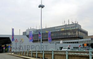 Аеропорт Ганновера кілька разів закривали вночі: поліція ганялася за невідомим дроном