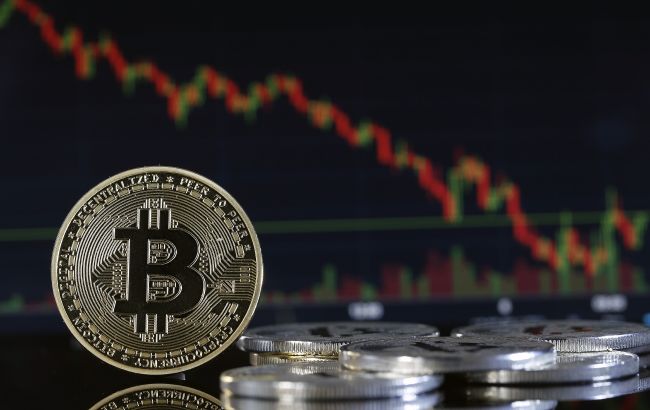 Вартість Bitcoin впала до рекордного рівня за останні півтора року