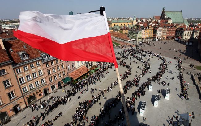 Польша после санкций США выслала троих дипломатов России