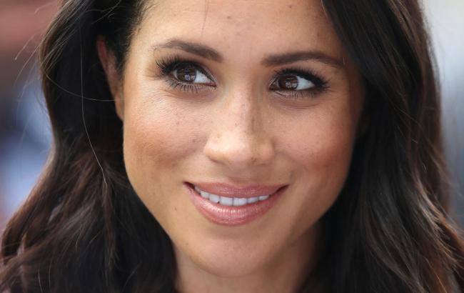 Меган Маркл показала округлившийся животик на церемонии The Fashion Awards 2018