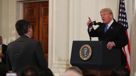 CNN дізнався про погрози Білого дому ще раз позбавити Акостау акредитації