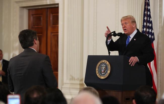 CNN дізнався про погрози Білого дому ще раз позбавити Акостау акредитації