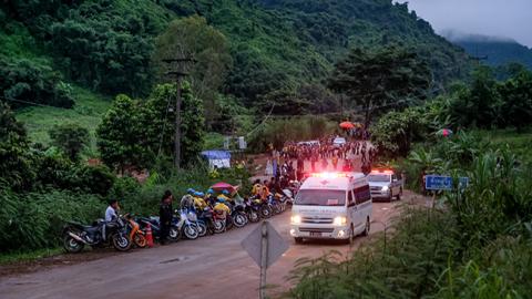 В Таиланде возобновили операцию по спасению детей из пещеры