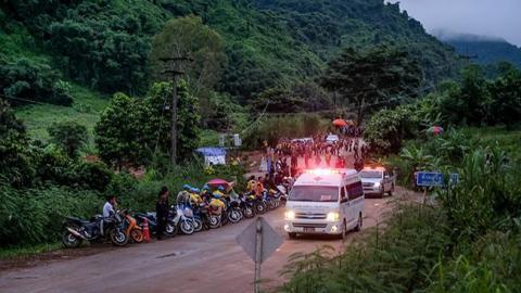 В Таиланде спасатели вывели еще одного ребенка из пещеры