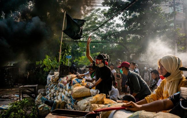 Більше 4 тисяч жителів М'янми втекли до Таїланду за тиждень