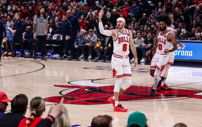 Оборонець "Чикаго" пролетів увесь майданчик і вгатив джем однією рукою: момент дня в НБА