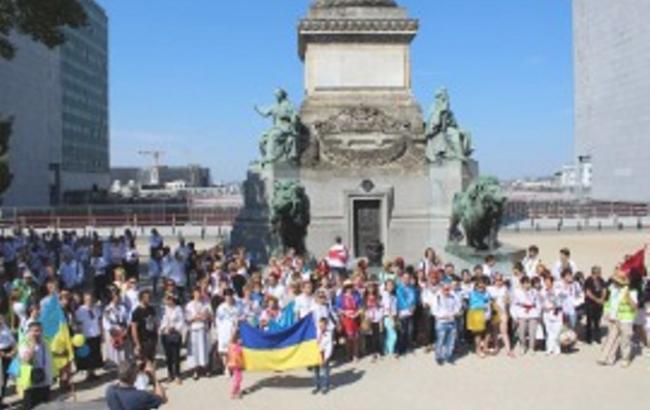 Брюссель привітав України з Днем незалежності парадом вишиванок