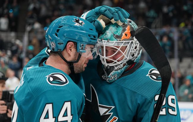 Вратарь "Сан-Хосе" с шатаутом возглавил топ-3 звезд вечера НХЛ: видео