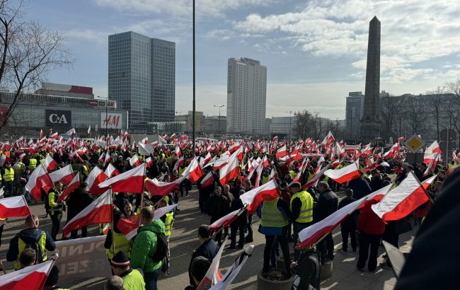 В центрі Варшави фермери почали протести під будівлею Сейму