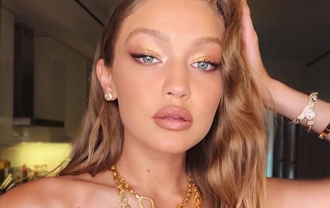 Роковая красотка: Джиджи Хадид в роскошном платье блистает на обложке Vogue Germany