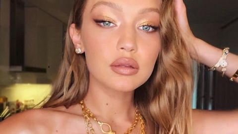 В одних колготках: напівоголена Джіджі Хадід красується на обкладинці Vogue Brasil