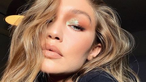 Беременная Джиджи Хадид поделилась новой стильной съемкой для известного глянца