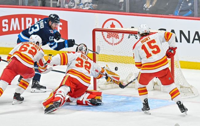 Вингер "Виннипега" с дебютным хет-триком возглавил топ-3 звезд вечера НХЛ: видео