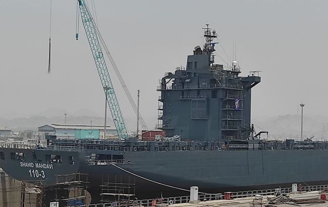 Иран строит беспилотный авианосец с переоборудованного торгового судна, - СМИ