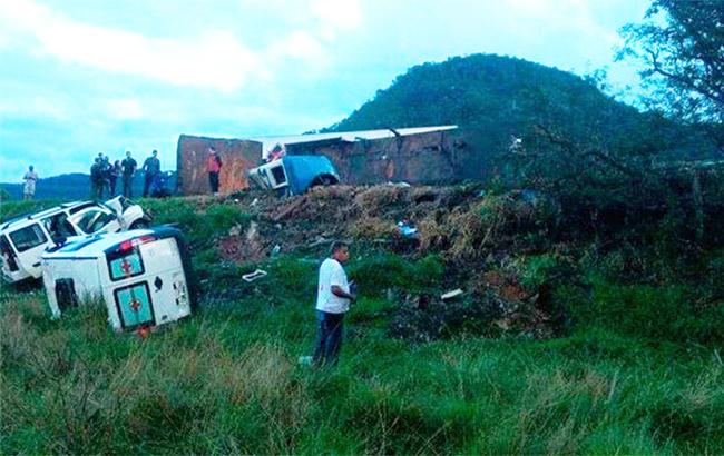 У Бразилії вантажівка врізалася в автобус з пасажирами, загинула 21 особа