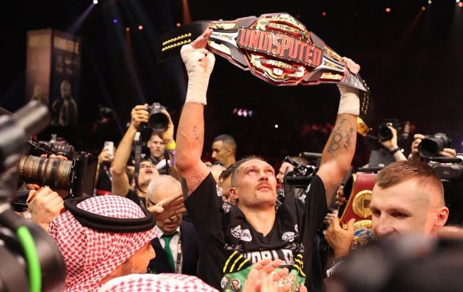 "Мой подарок для вас". Усик добровольно перестал быть абсолютным чемпионом: что произошло