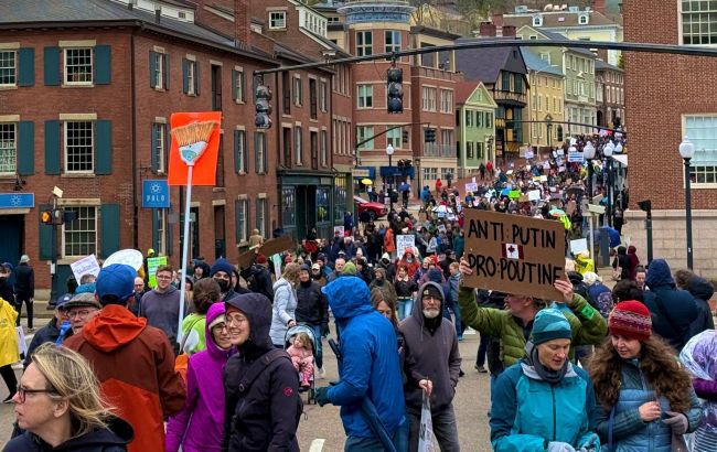 В США массовые протесты из-за пошлин Трампа, на улицы вышли и в Европе