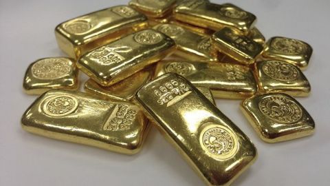 НБУ немного понизил курс золота