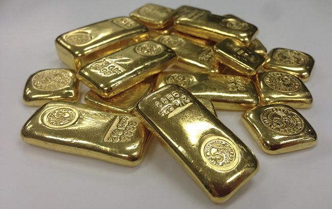 НБУ немного понизил курс золота