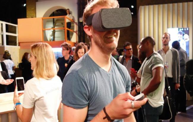 Google оголосив передзамовлення на шолом віртуальної реальності DayDream View