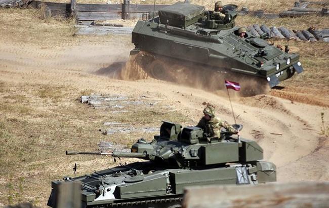 Латвия получила от Великобритании 65 боевых разведывательных бронемашин