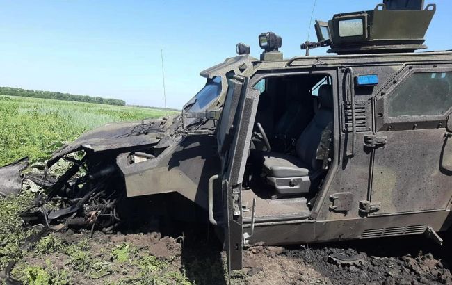 На Донбасі підірвався автомобіль ЗСУ, поранені 10 військових