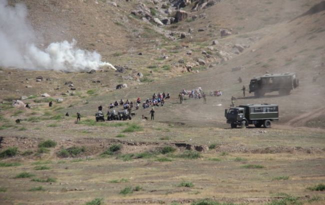 Киргизия заявила о передвижении Таджикистаном военной техники к границе. Начались обстрелы