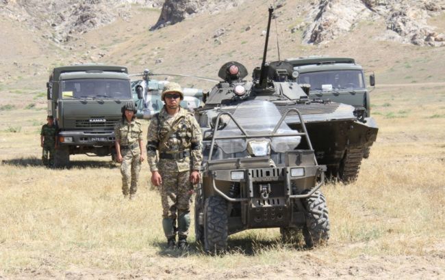 Обстрелы, эвакуация и стягивание техники: что происходит между Киргизией и Таджикистаном