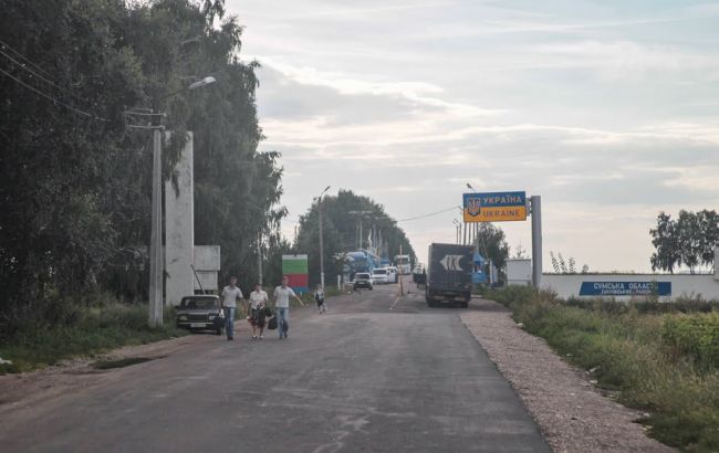 Госпогранслужба в Сумской области вчера зафиксировала 2 БТРа в российском пункте пропуска