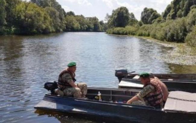 У Чернігівській області прикордонники виявили рибальський човен з росіянами