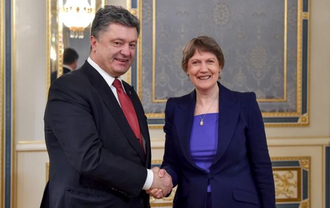 Порошенко обсудил с замгенсека ООН отправку миротворцев в Украину