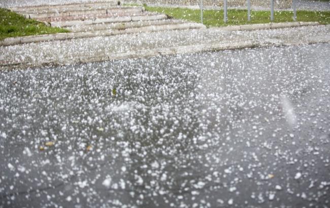 Синоптики попереджають про сильні дощі та град по Україні 15 червня