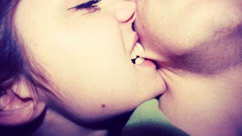 У Тернополі дівчина покусала свого хлопця в День святого Валентина