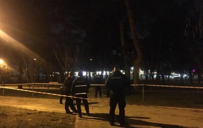 Взрыв в парке: в Киеве пьяный военный в ходе драки бросил под ноги оппонентов гранату (фото)