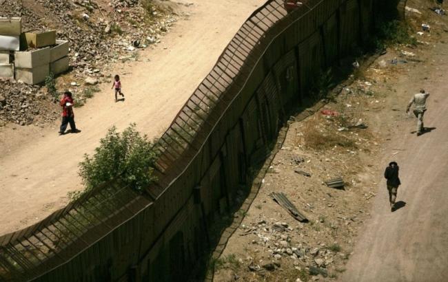 Мексиканец покончил с собой на границе после депортации из США