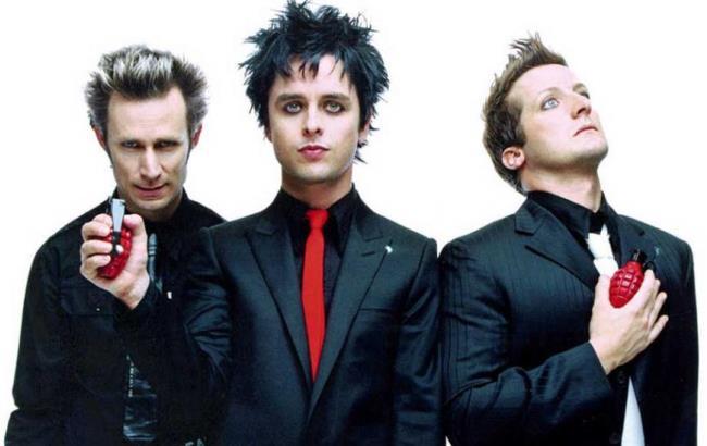 Рок-группа Green Day на концерте в США скандировала "Нет Трампу!"