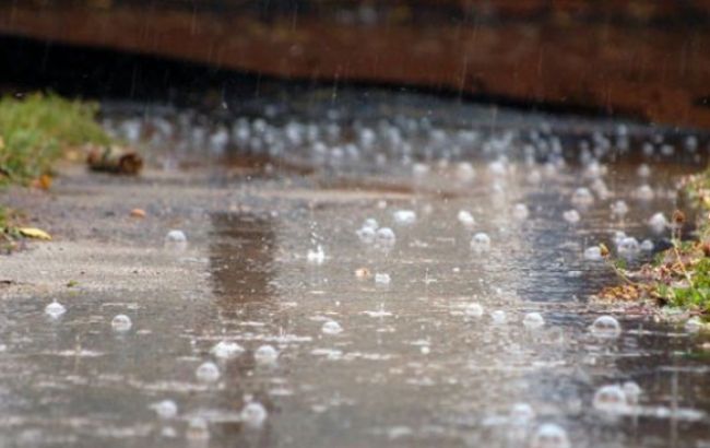 Синоптики попереджають про грози і град у Києві й області 18 червня