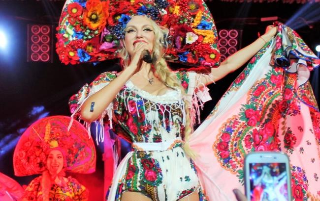 Оля Полякова превратила 100-летний оперный театр в дискоклуб