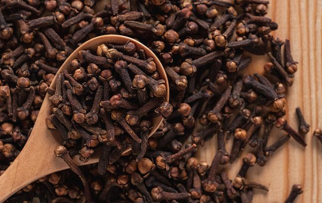 Положите специю гвоздику в ванну и избавитесь от серьезнейшей проблемы