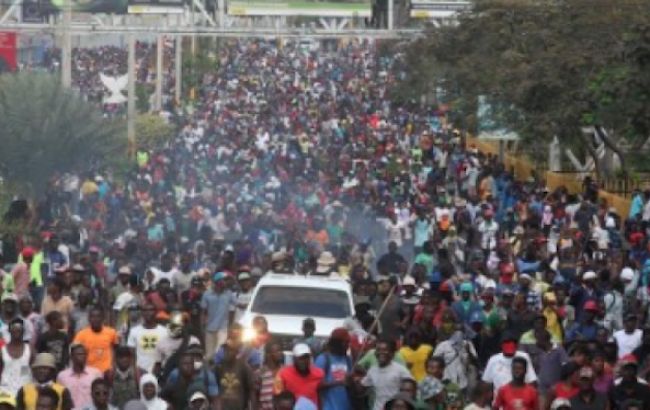 Вследствие массовых протестов на Гаити правительство согласилось на уступки