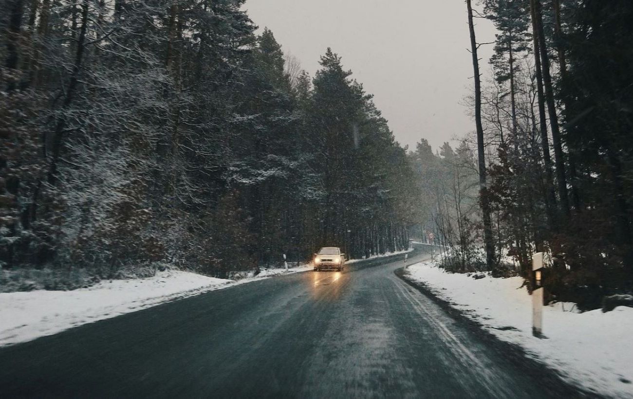 Як їздити в ожеледь: поради водіям, які реально працюють