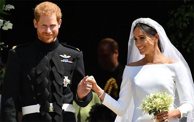 "Як шматок бетону": друг принца Чарльза розкритикував весільну сукню Меган Маркл