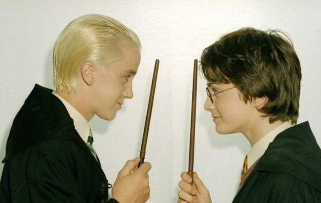 Дэниел Рэдклифф и Том Фелтон воссоединились через 24 года после премьеры "Гарри Поттера" (фото)