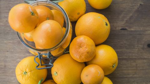 Як почистити апельсин за кілька секунд: ці способи зможе повторити кожен